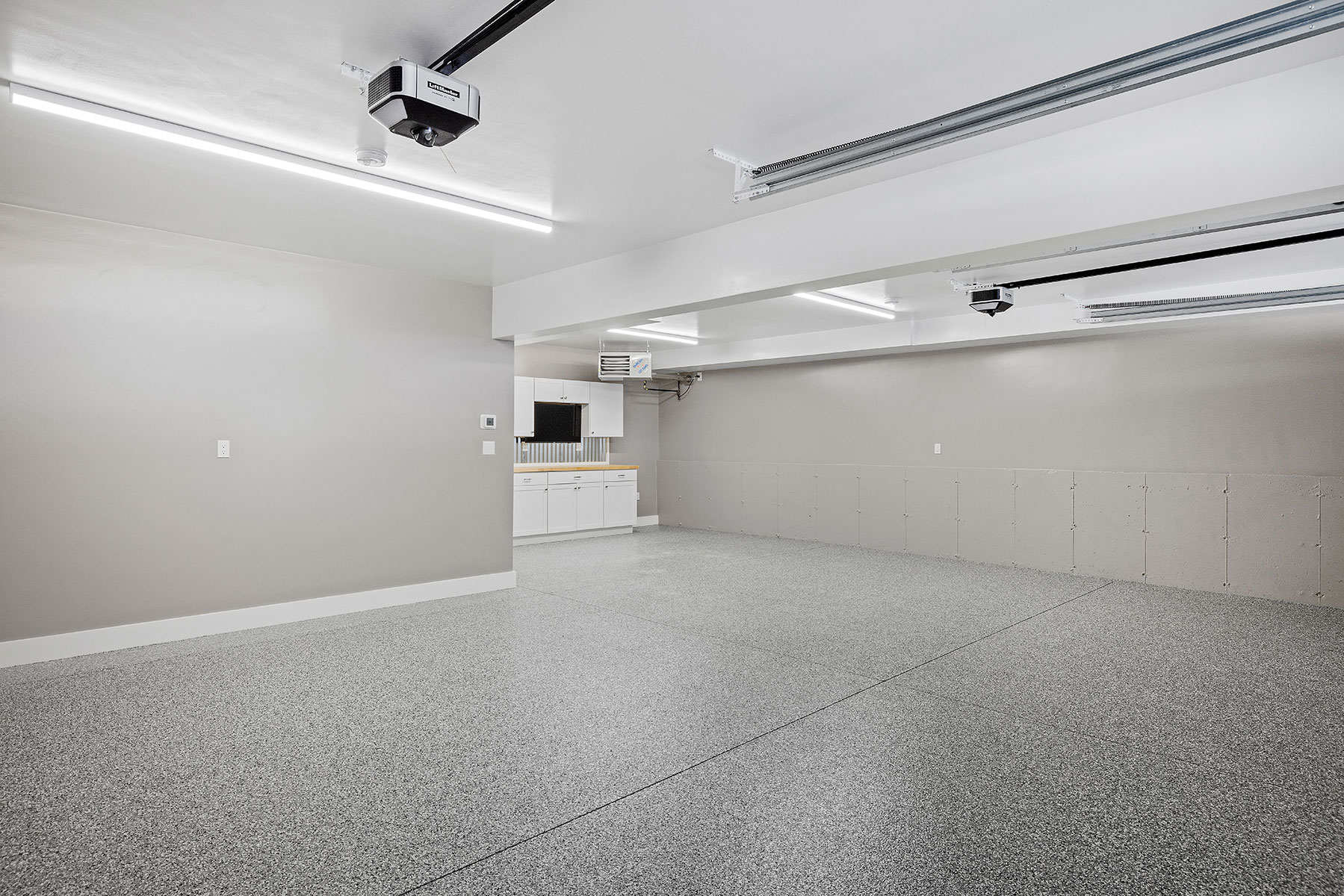 home-garage-with-epoxy-flooring Epoxy flooring for a home garage